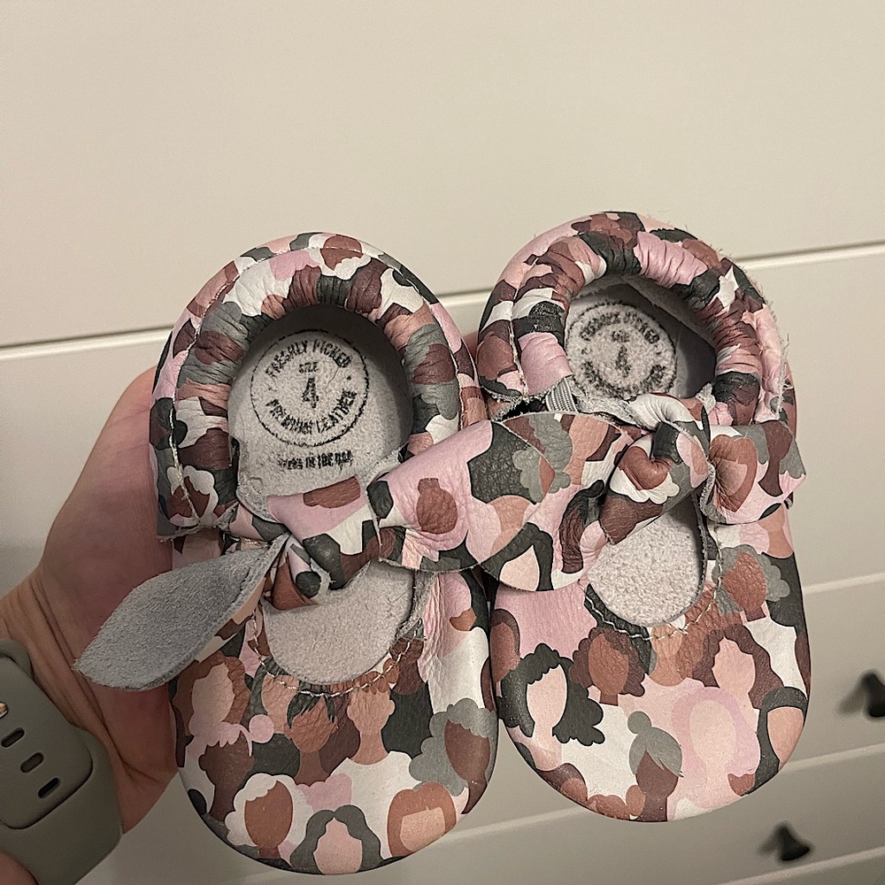 Freshly Picked ‘all the ladies’ Mini-Sole Moccs